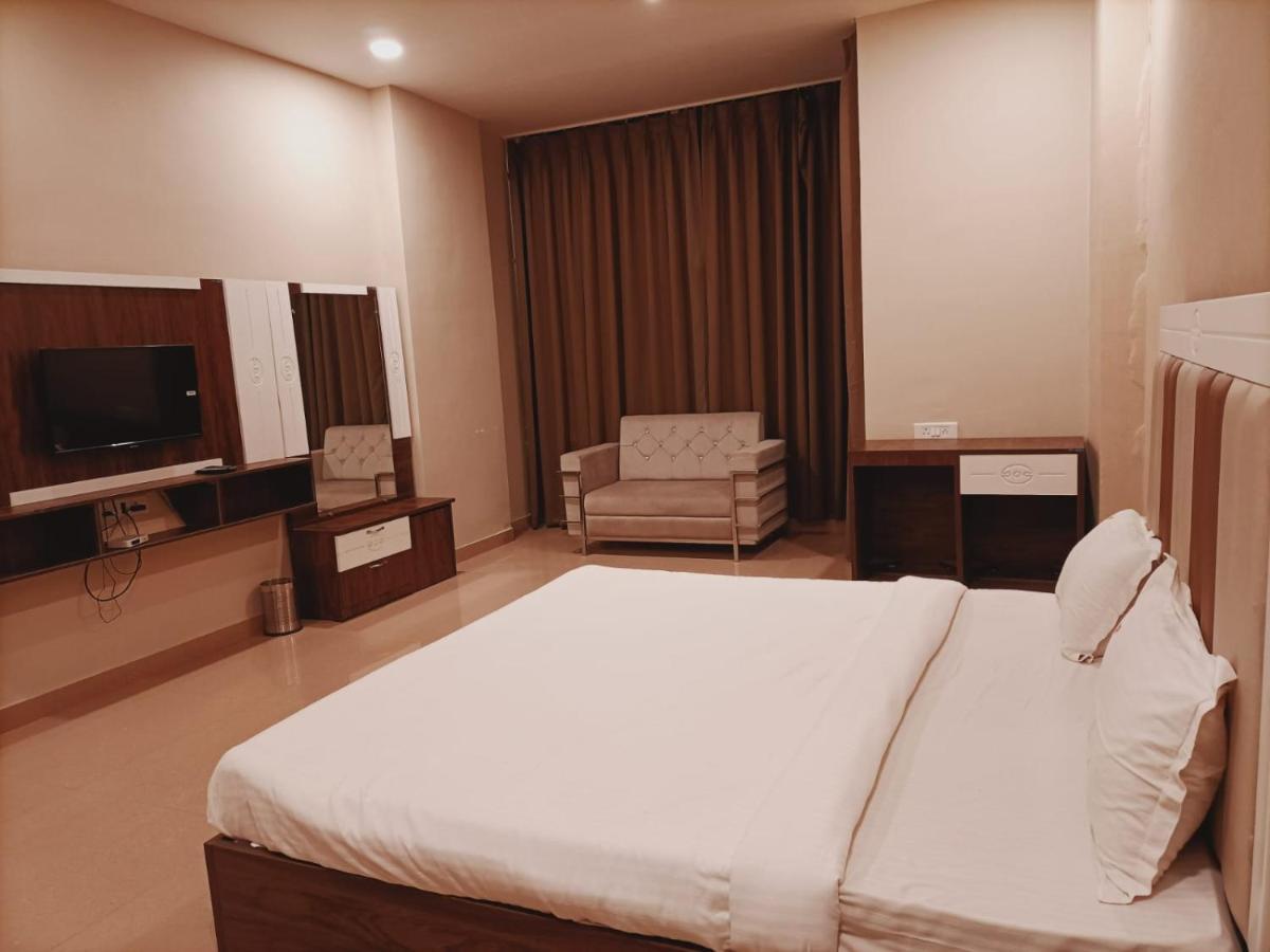 Hotel Emperor Paradise Bilāspur Eksteriør bilde